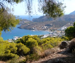 Vedere cu plaja in Agia Marina